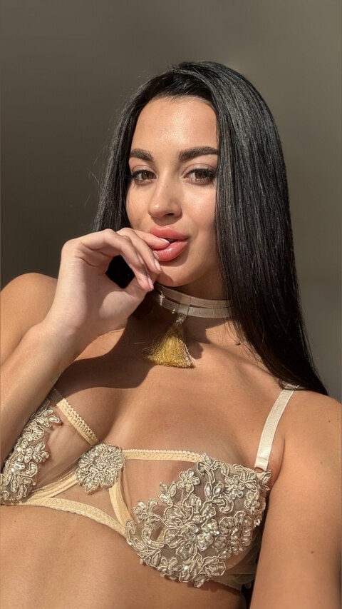 aariianaaaaaa OnlyFans