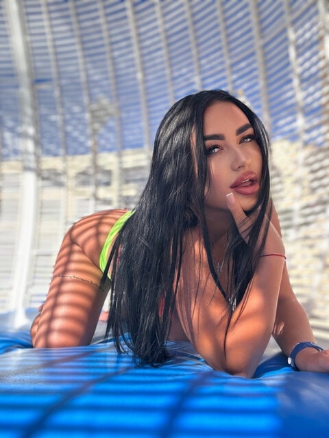 crissbrunette5vip OnlyFans