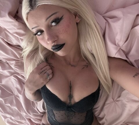gothmommyalyssa OnlyFans