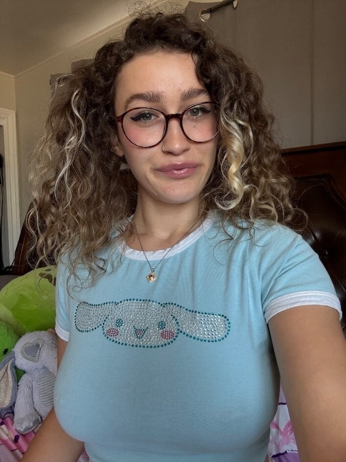 Nerdy Neighbor Tay 🤓💕 OnlyFans