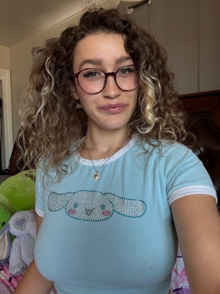 Nerdy Neighbor Tay 🤓💕 OnlyFans