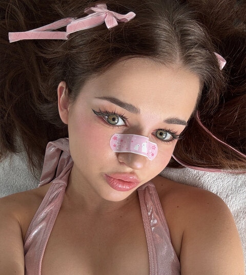 petite_little_olya OnlyFans